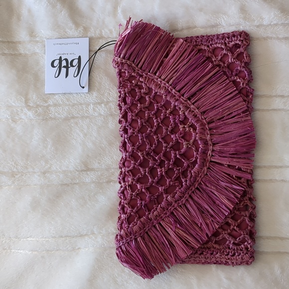 BTB LA Handbags - BTB LA straw clutch bag